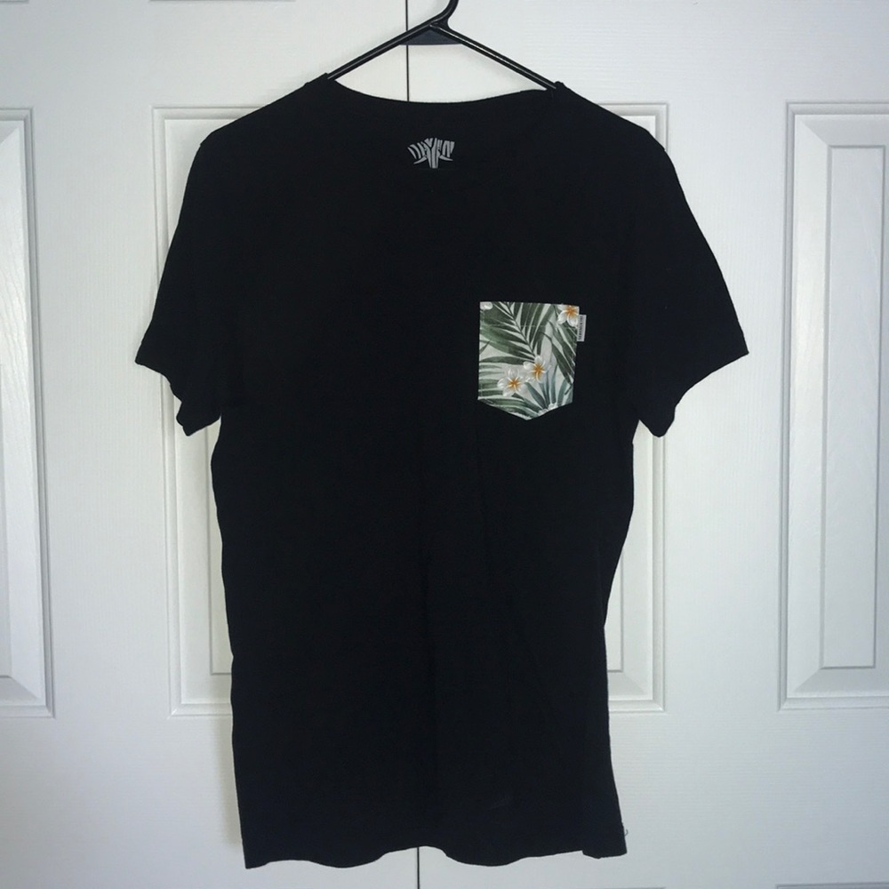 serengetee tropical flower pocket tee